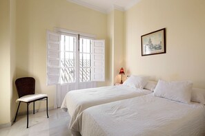 4 bedrooms, iron/ironing board, WiFi, bed sheets