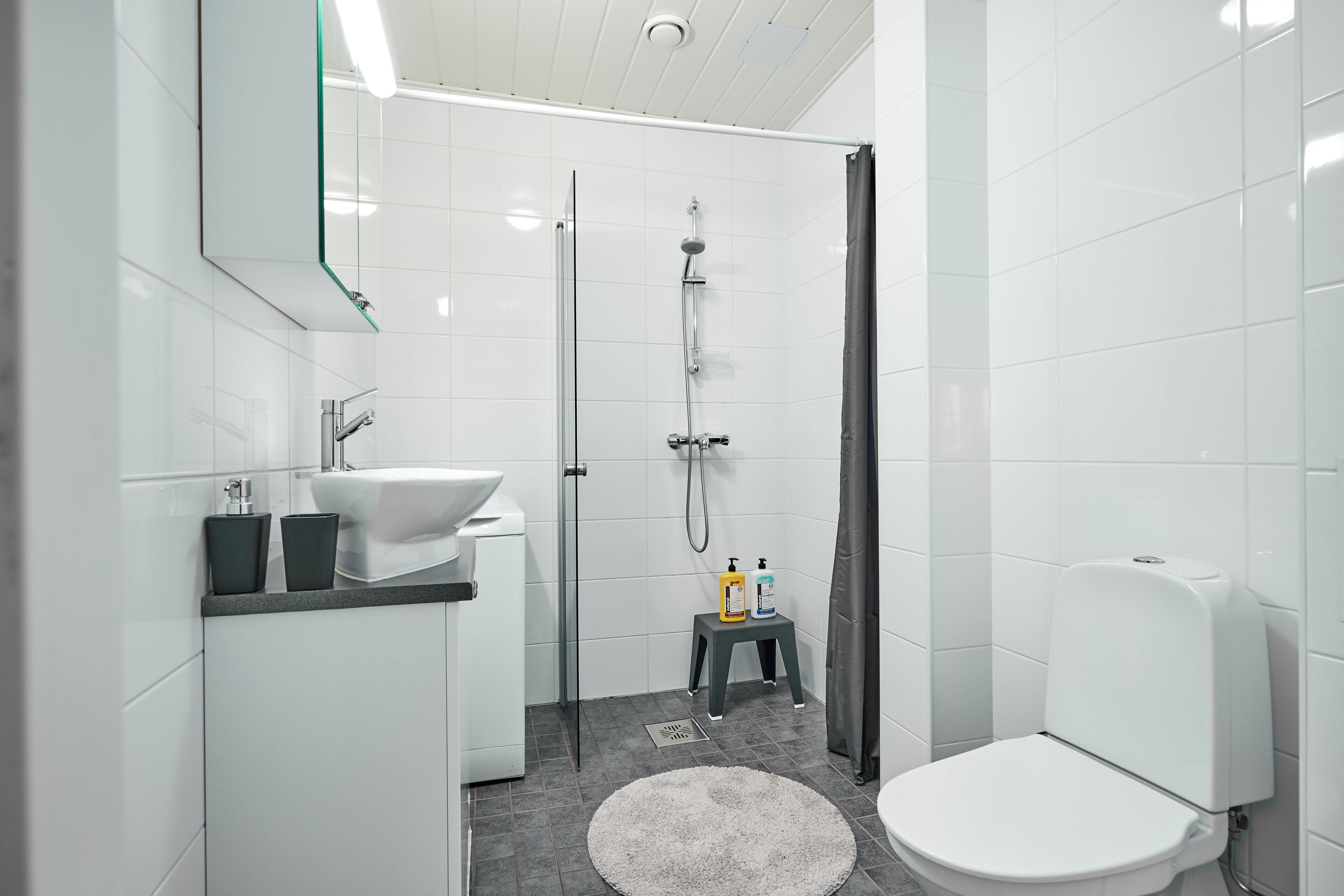 duplex | bathroom | shower, free toiletries, hair dryer, towels