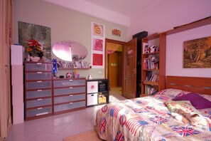 Bureau, rideaux occultants, fer et planche à repasser, Wi-Fi gratuit