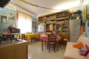 Interior - Casa Arcobaleno (Rome)