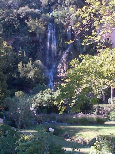 Large Very Comfortable Studio with Garden in the heart of a Village in Provence