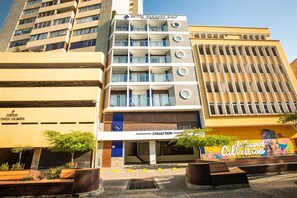 A hotel with a modern facade, multiple balconies, and a mural on the side. - Faranda Collection Cali, a member of Radisson Individuals (Cali)