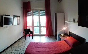 Single Room, Shared Bathroom | Premium bedding, free WiFi, bed sheets - MamaBed (Naples)