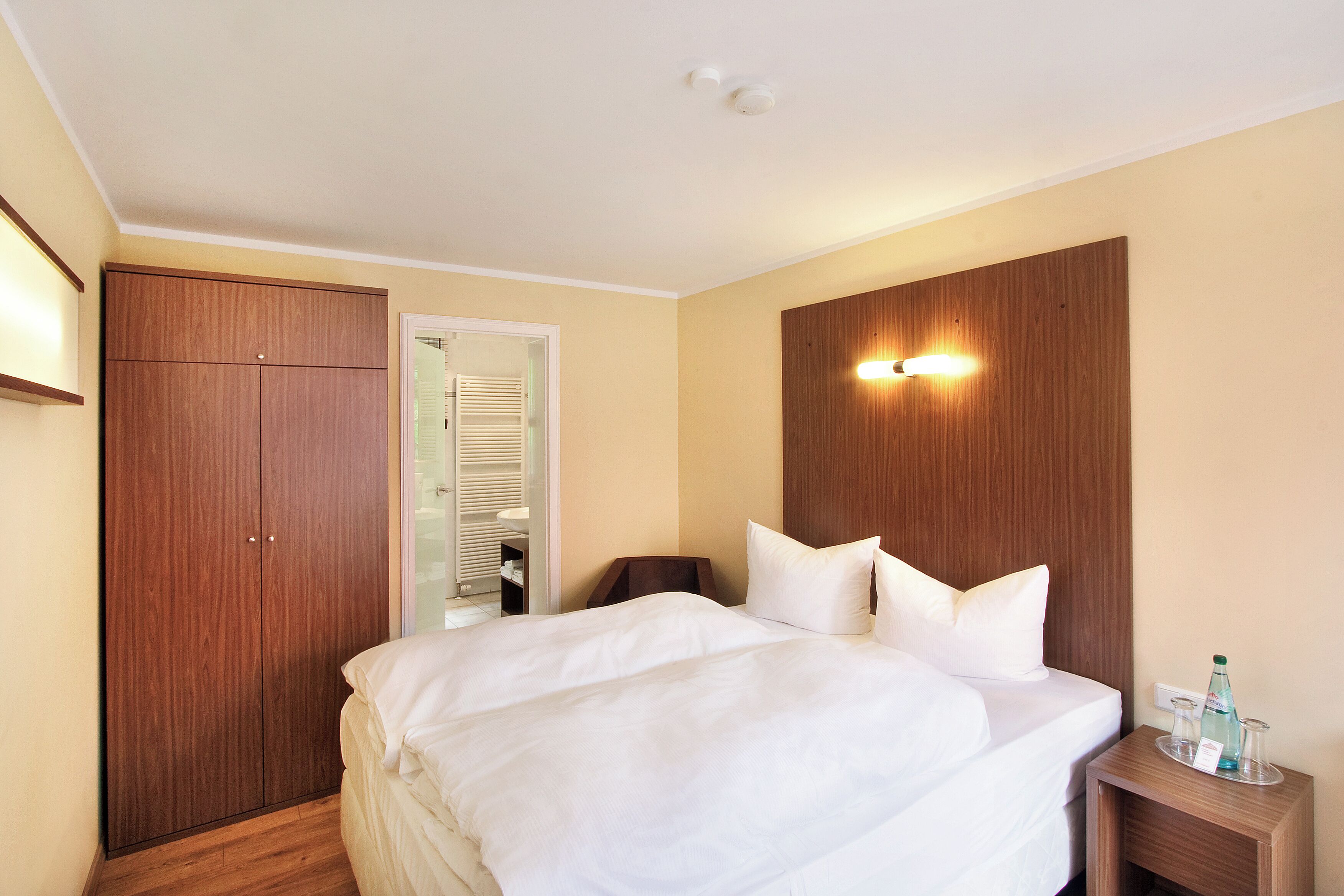 economy double room | 1 bedroom, hypo-allergenic bedding, desk, free wifi