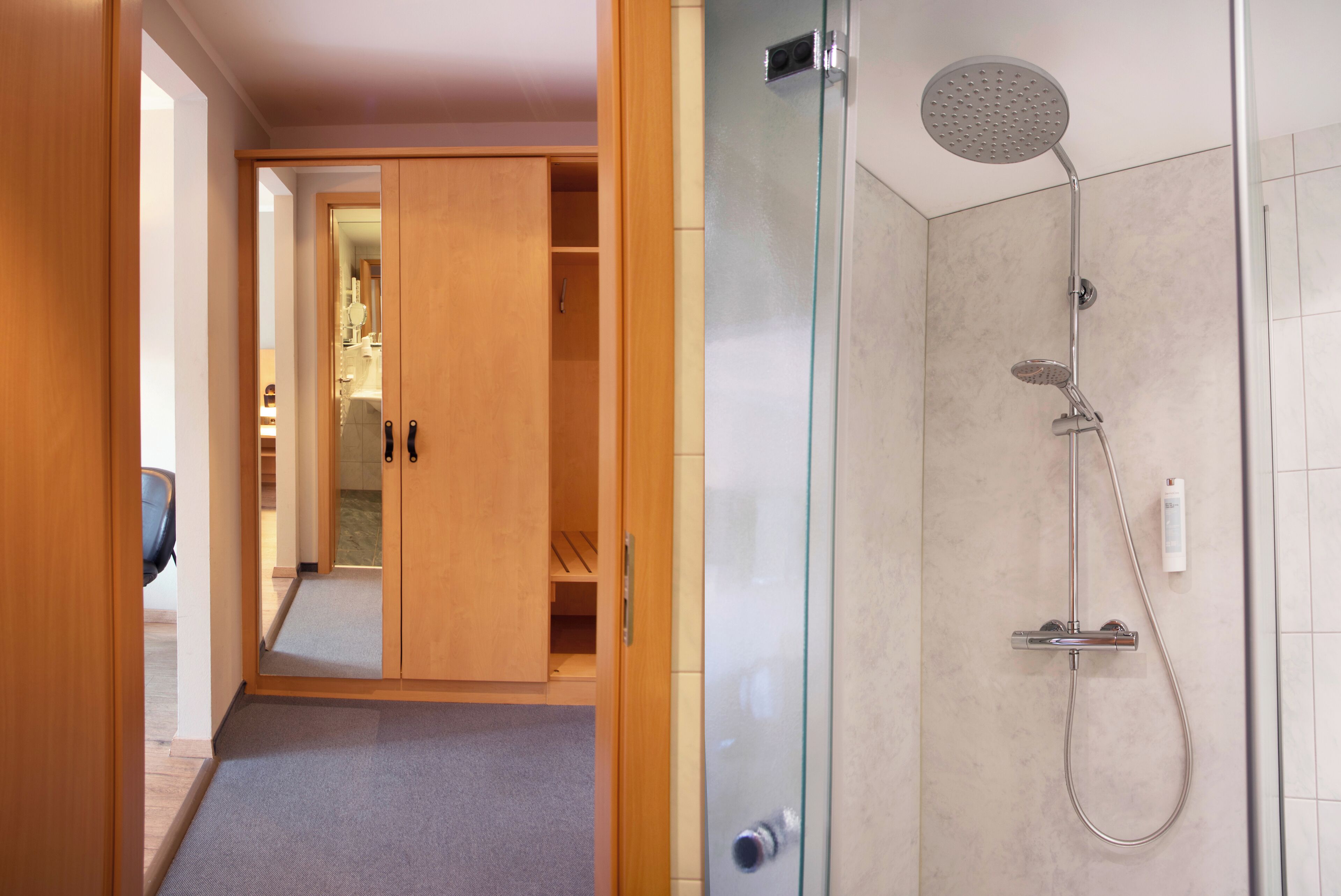 basic double room | bathroom | free toiletries, hair dryer, towels