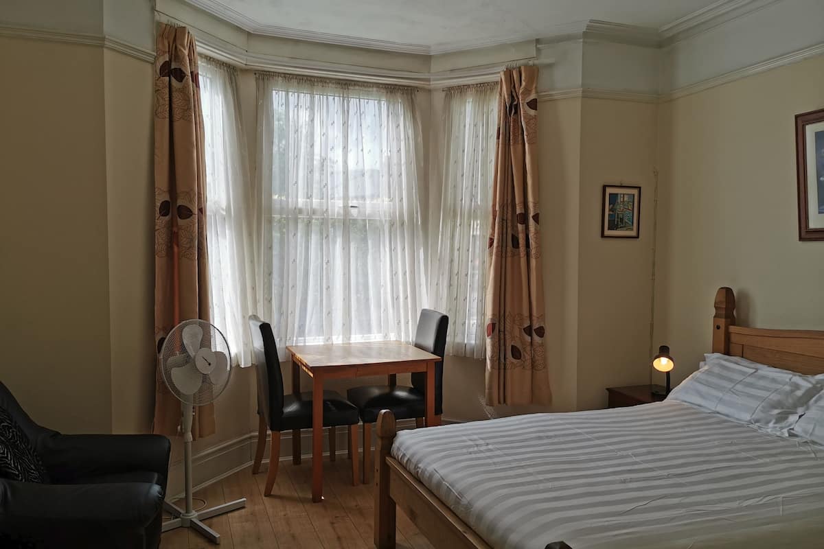 Large Double Room | Individueel gedecoreerd, individueel gemeubileerd