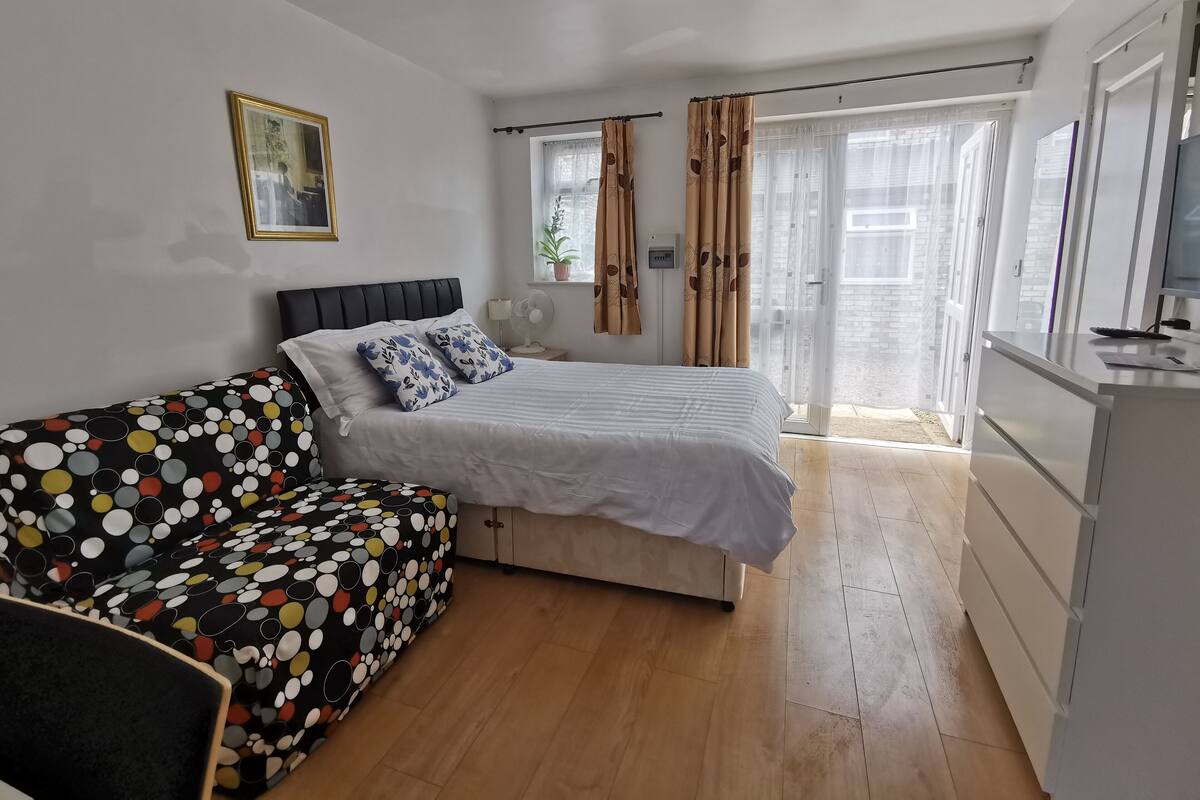 Studio, 1 Bedroom