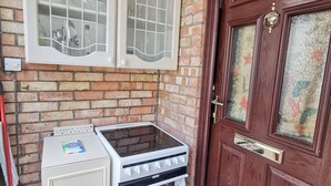 Studio, 1 Bedroom | Private kitchen