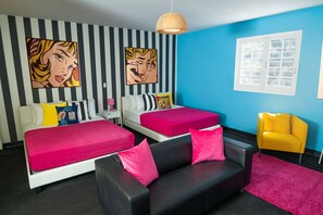 1 chambre, ameublement personnalisé, bureau