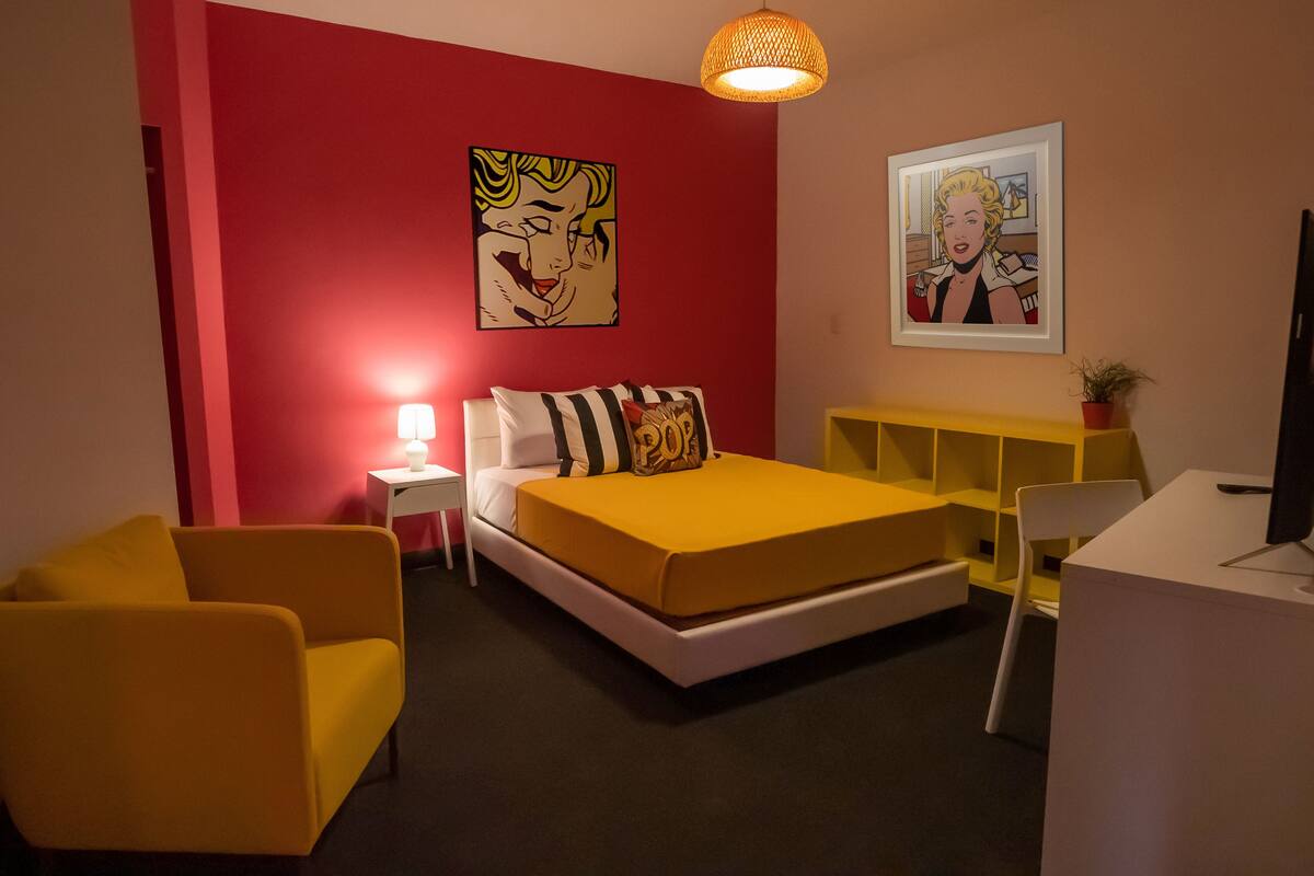 Single Full Bed | デスク、ノートパソコン用作業スペース、アイロン / アイロン台、WiFi (無料)