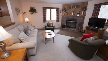 Room, 1 Bedroom (Kettle Brook, Ski In/Out) | Living area | 47-inch LCD TV with cable channels, TV