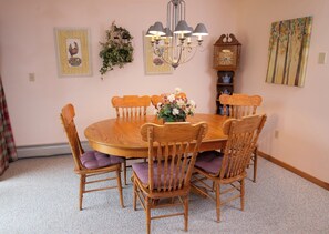 Room, 1 Bedroom (Kettle Brook, Ski In/Out) | Dining room - Okemo Mountain Lodging  by Vail Resorts (Ludlow)