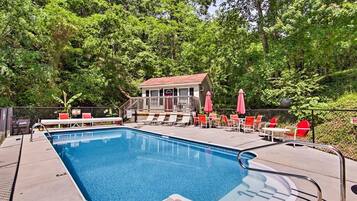 Seasonal outdoor pool