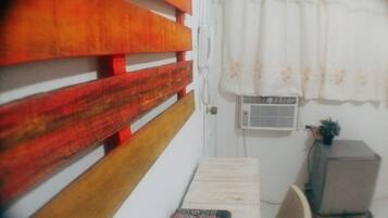 Basic Single Room, 1 Single Bed, Non Smoking | Minibar, soundproofing, rollaway beds, free WiFi