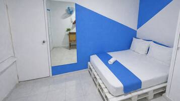 Design Double Room Single Use, 1 Double Bed, Non Smoking | Minibar, laptop workspace, soundproofing, free WiFi