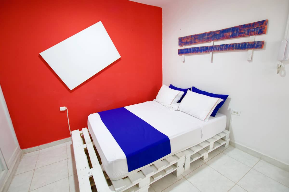 Double Room, 1 Double Bed, Non Smoking | Minibar, soundproofing, rollaway beds, free WiFi