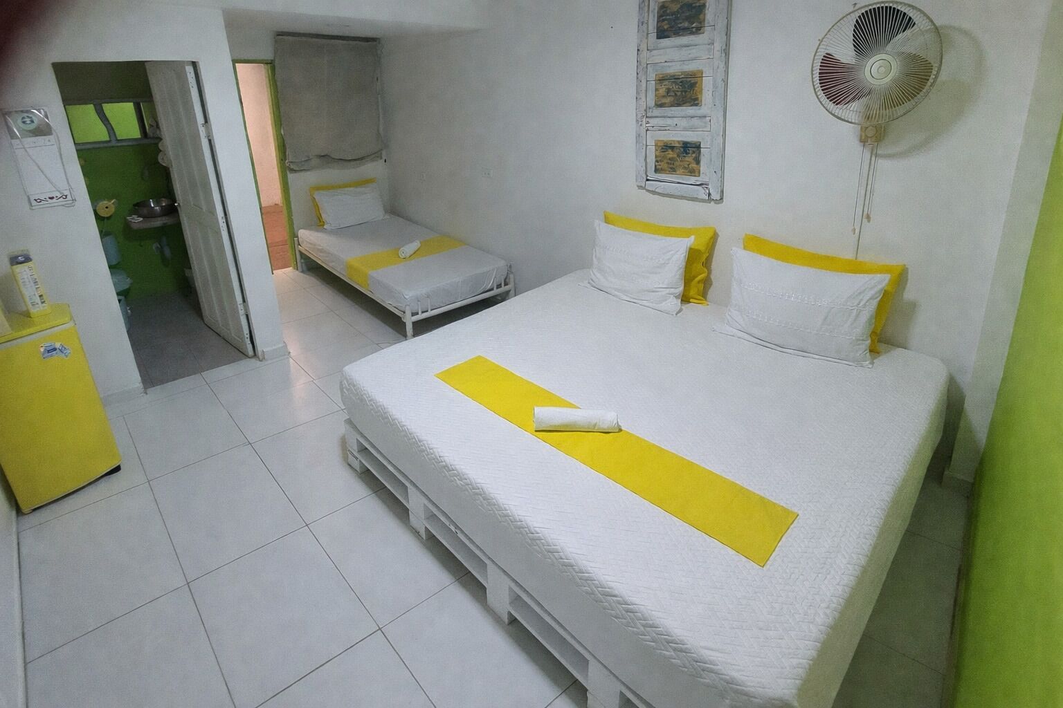Habitació doble o amb dos llits individuals de disseny, no fumadors | Minibar i espai de treball apte per a portàtils 