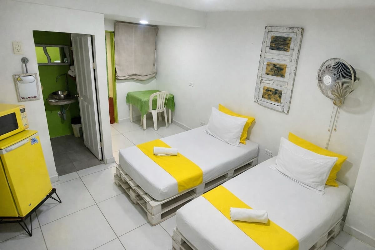 Design Double or Twin Room, Non Smoking | Minibar, laptop workspace, soundproofing, free WiFi