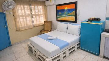 Design Triple Room, 1 Double Bed, Non Smoking | Minibar, laptop workspace, soundproofing, free WiFi