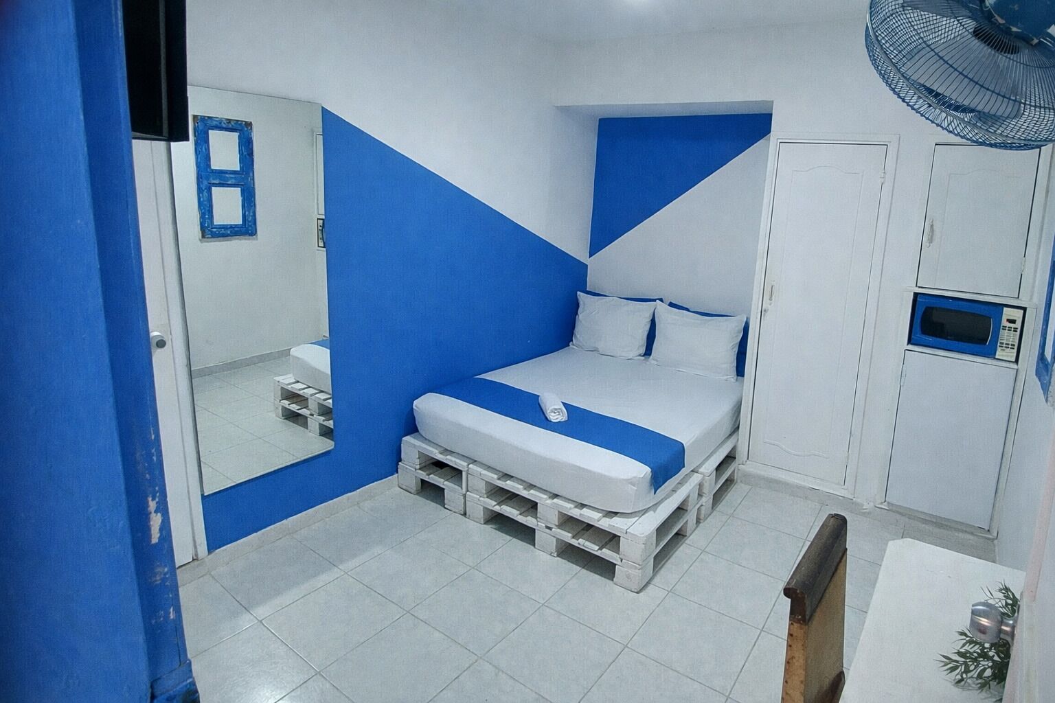 Design-Doppelzimmer zur Einzelnutzung, 1 Doppelbett, Nichtraucher | Minibar, laptopgeeigneter Arbeitsplatz, schallisolierte Zimmer