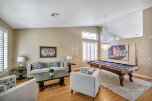 Smart TV, fireplace, DVD player, toys