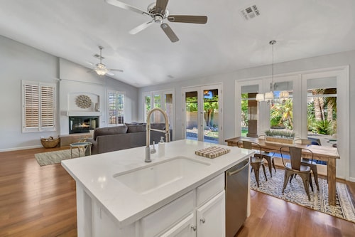 ☼ Stunning Scottsdale Retreat with Backyard Putting Green for Golf Enthusiast!