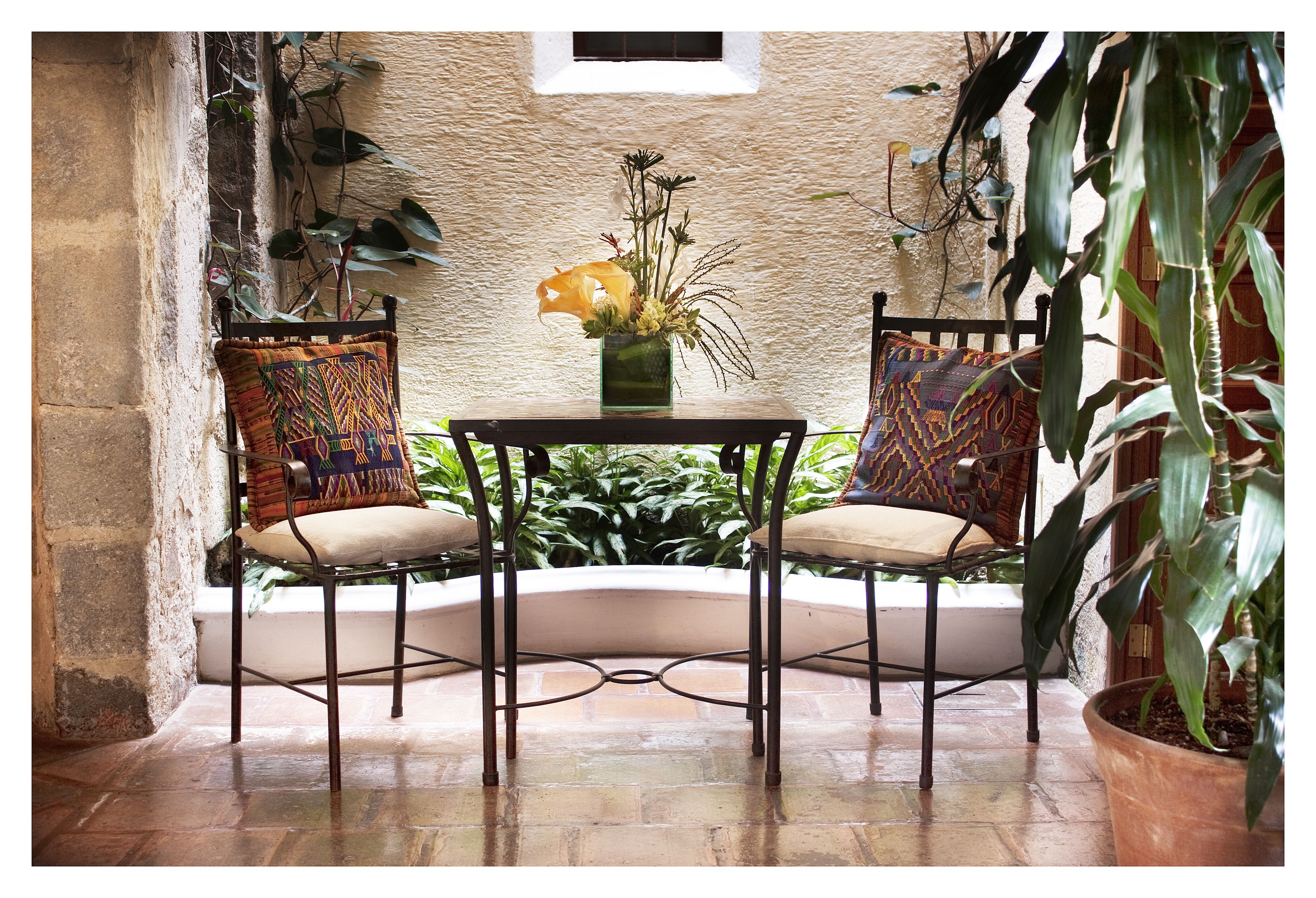 standard room, 1 queen bed, non smoking | living area | lcd tv