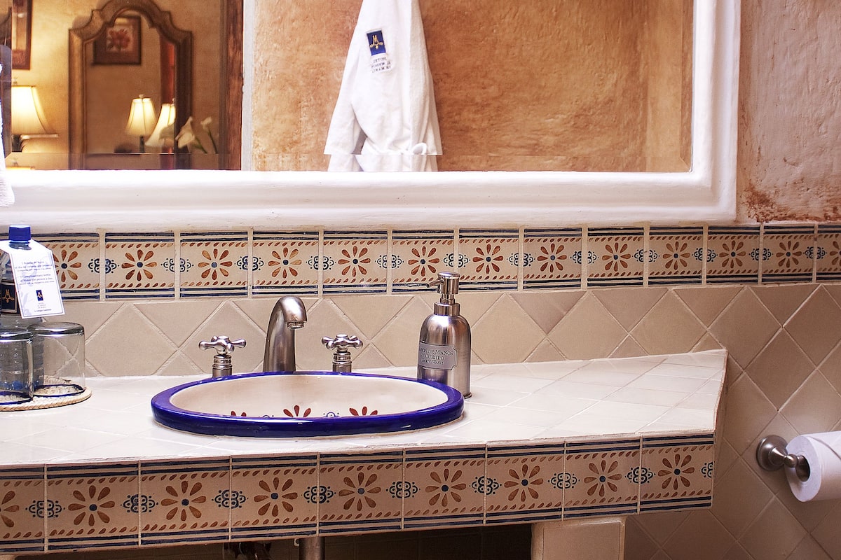 superior double room, 1 queen bed, non smoking | bathroom sink