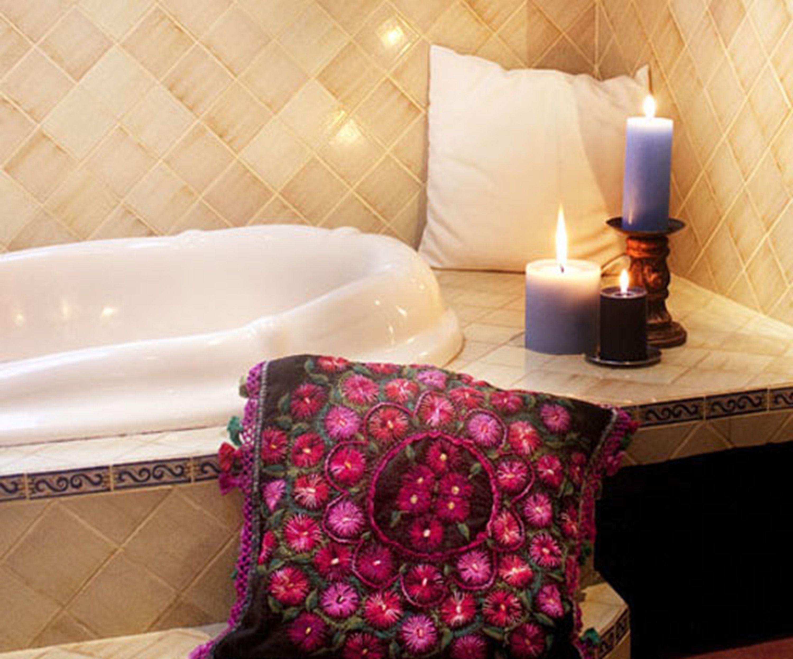 honeymoon double room, 1 king bed, non smoking | bathroom | towels