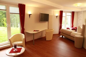 ベビーベッド (無料)、WiFi (無料)