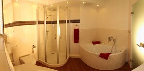 Hair dryer, towels, soap, shampoo - Waldhaus Lauenhain (Mittweida)