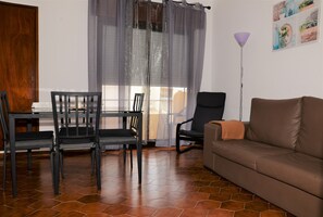 아파트, 침실 2개, 테라스 (21) | 거실 | 케이블 채널 시청이 가능한 30cm LCD TV, TV