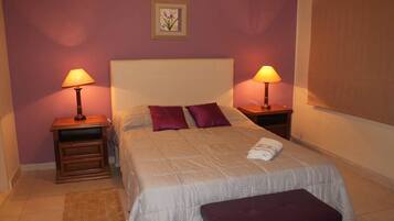 Kamar Basic, 1 Tempat Tidur Double atau 2 Tempat Tidur Twin, Bebas Asap Rokok | Tirai kedap cahaya, tempat tidur lipat/tambahan, dan Wi-Fi gratis