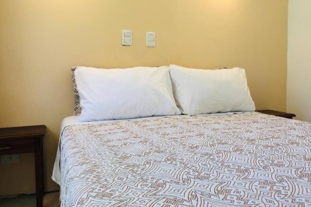 WiFi (free), bed sheets
