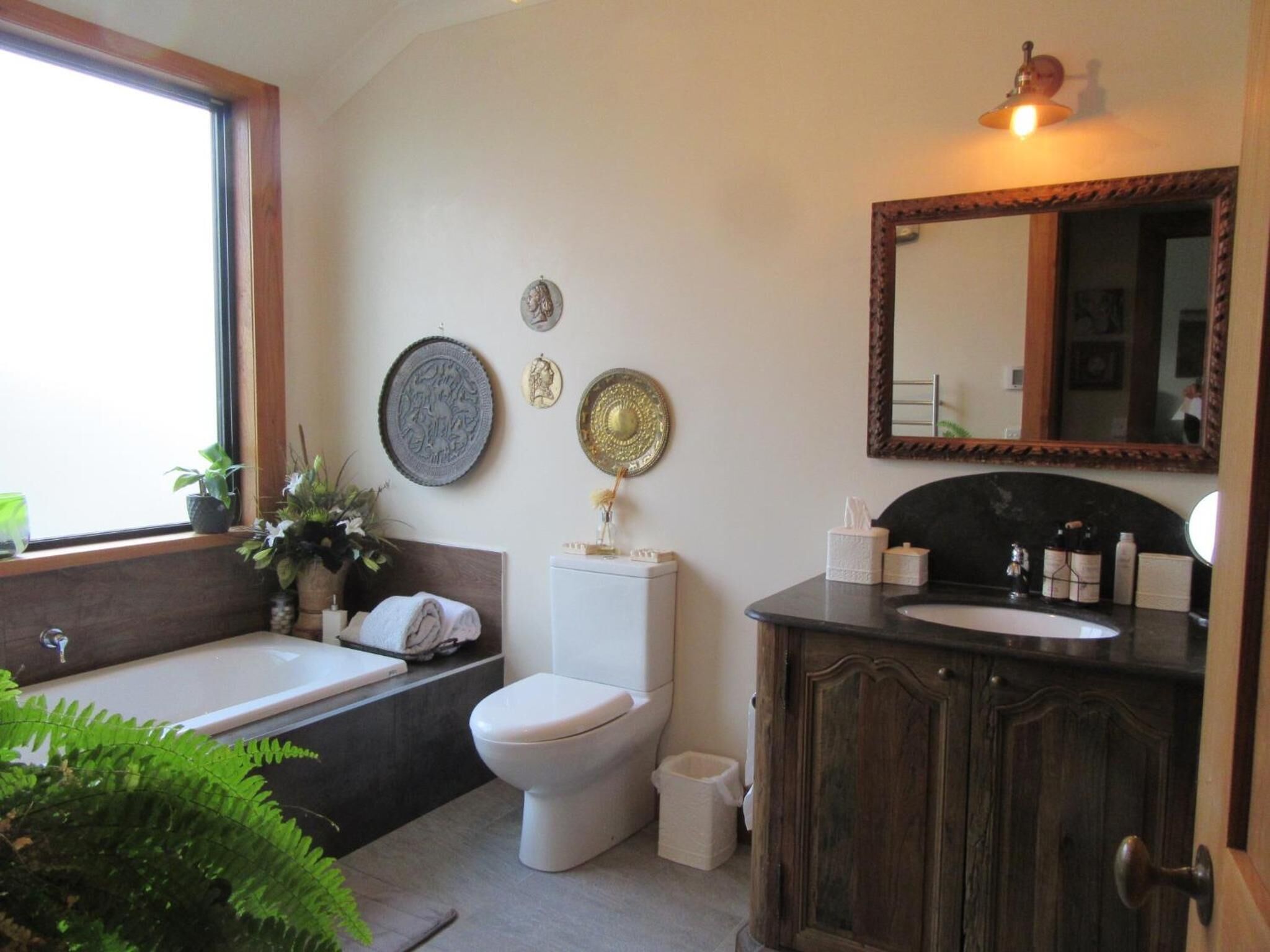 Separate tub and shower, free toiletries, hair dryer, towels