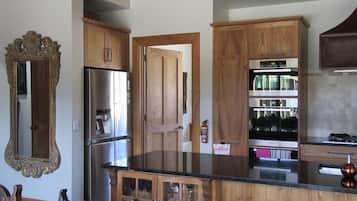 Fridge, microwave, stovetop, cookware/dishes/utensils