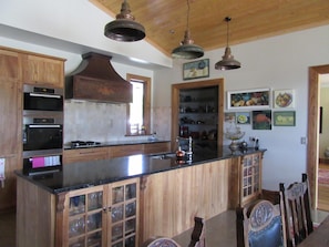 Shared fridge, microwave, stovetop, cookware/dishes/utensils - Redwood Valley B & B (Redwood Valley)