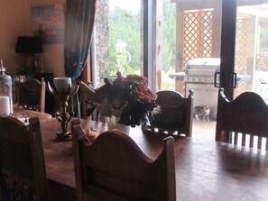 Restaurant - Redwood Valley B & B (Redwood Valley)