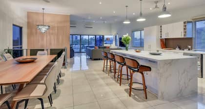 Darwin City Lights - city skyline views and jacuzzi