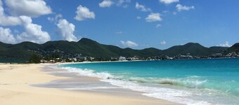 Simpson Bay Beach Modern Apartment. Roof deck Ocean Views WIFI Satellite TV.