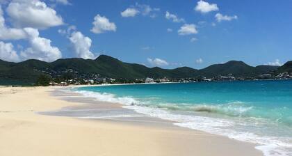 Simpson Bay Beach Modern Apartment. Roof deck Ocean Views WIFI Satellite TV.