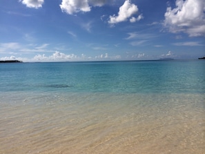 Beach nearby, sun-loungers, beach towels