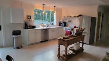 冰箱、微波炉、烤箱、炉灶