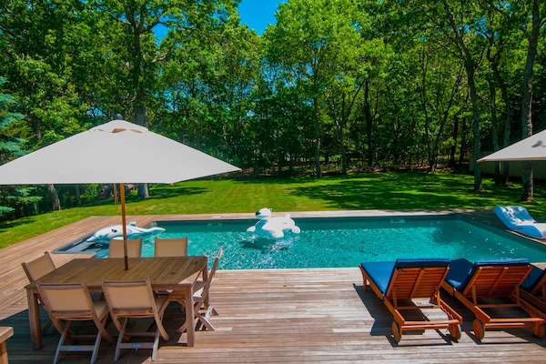Piscina a l'aire lliure i piscina climatitzada