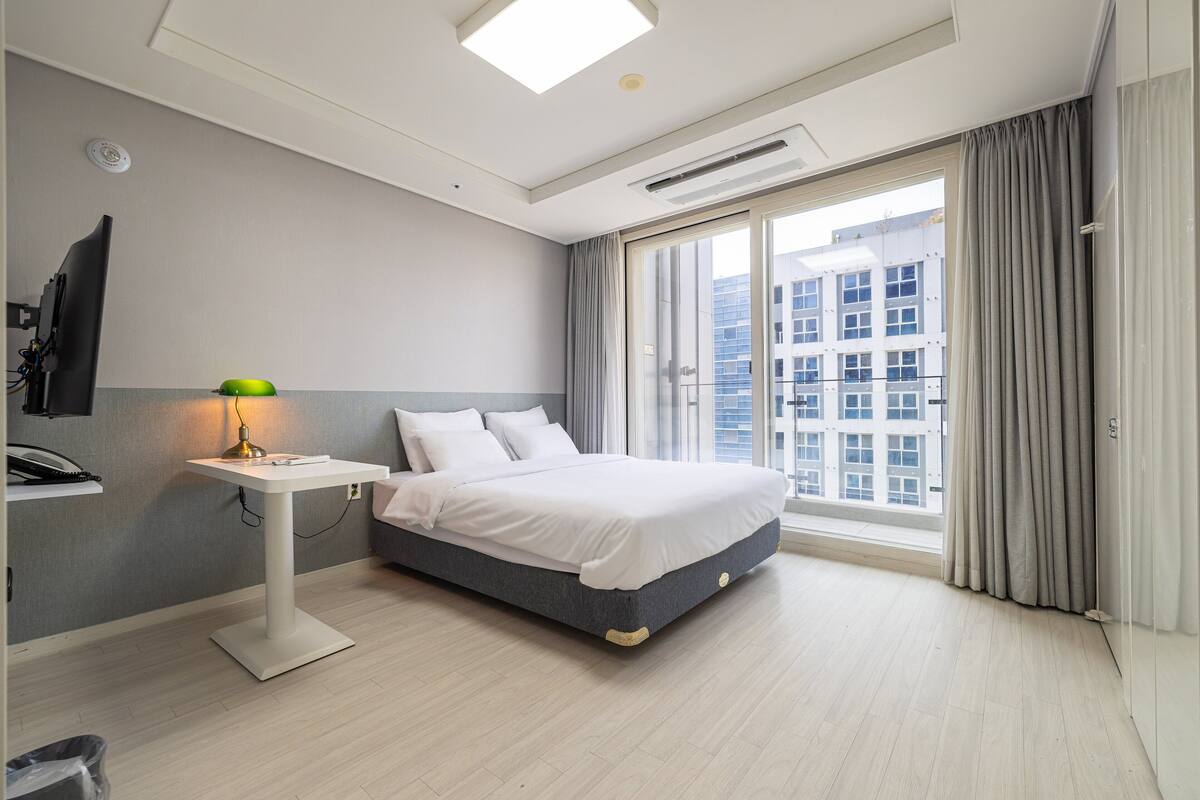 豪華雙人房, 露台 (ECO-FRIENDLY) | 高級寢具、迷你吧、筆電工作空間、遮光布/窗簾