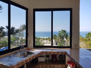 Fridge, oven, coffee/tea maker, blender - Beautiful sea view house (Playa Zicatela)