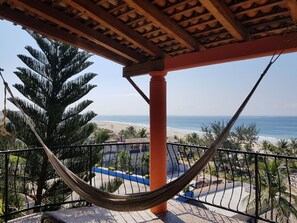 Property grounds - Beautiful sea view house (Playa Zicatela)