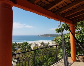 Property grounds - Beautiful sea view house (Playa Zicatela)