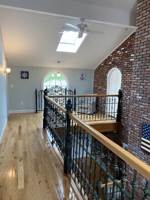 Interior - Spacious Home, 3 minute walk to Moody Beach & Views of Rachel Carson Reserve (Wells)