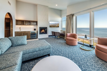 Superior 2 Bedroom King Suite | Living area | 46-inch TV with cable channels, streaming services. Allred Hotel